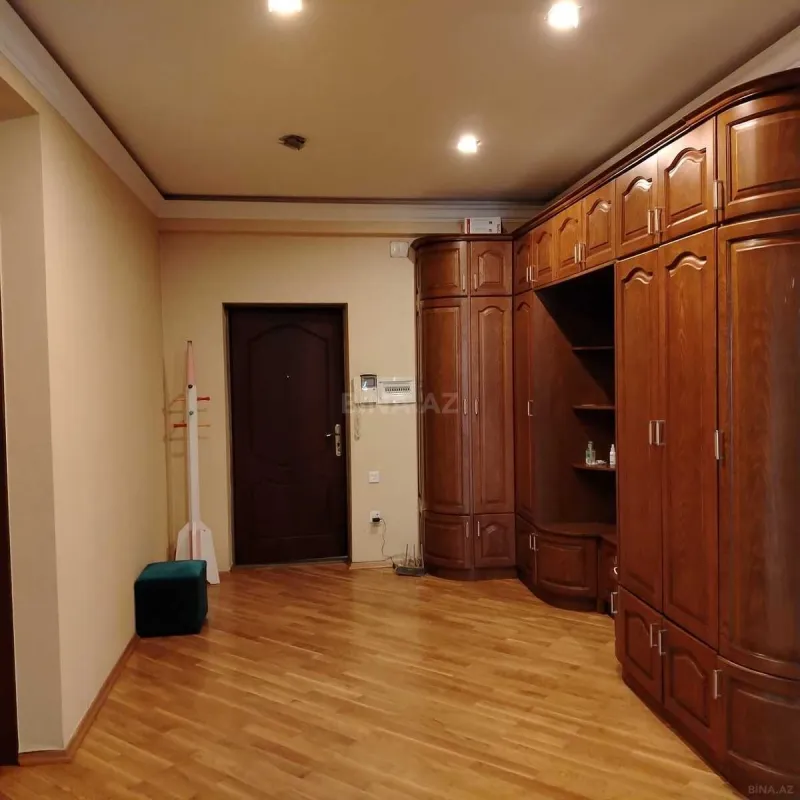 Kirayə verilir 3 otaqlı mənzil 150 m²