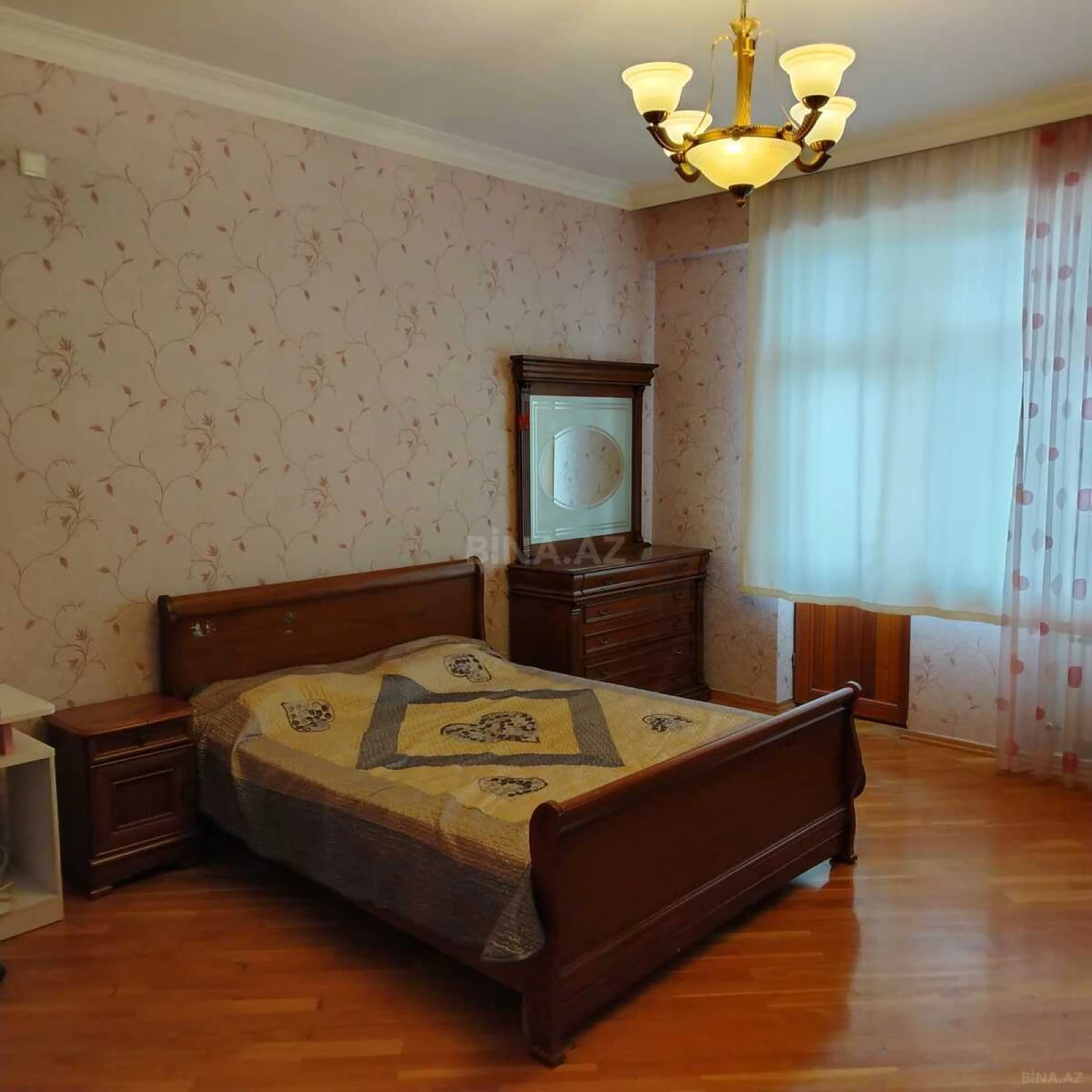 Kirayə verilir 3 otaqlı mənzil 150 m²