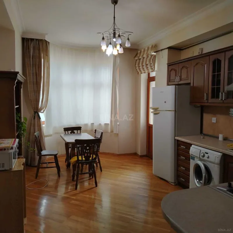 Kirayə verilir 3 otaqlı mənzil 150 m²