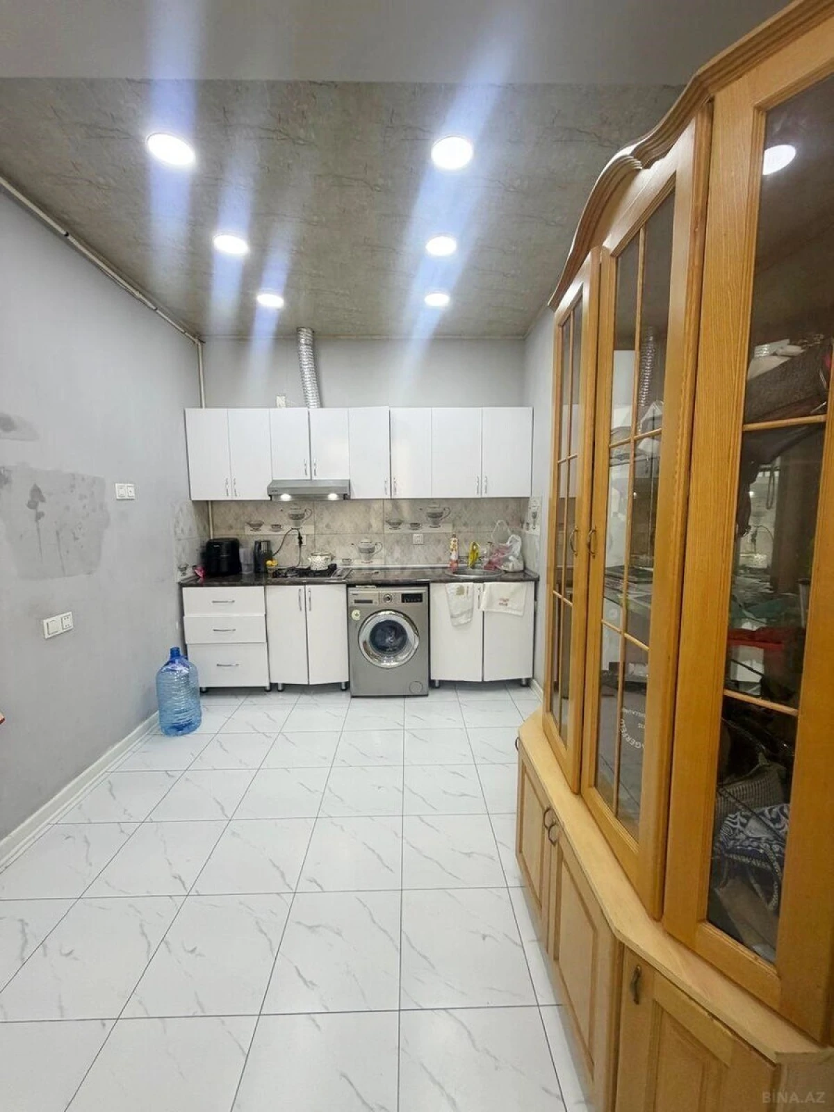 Kirayə verilir 2 otaqlı mənzil 67 m²