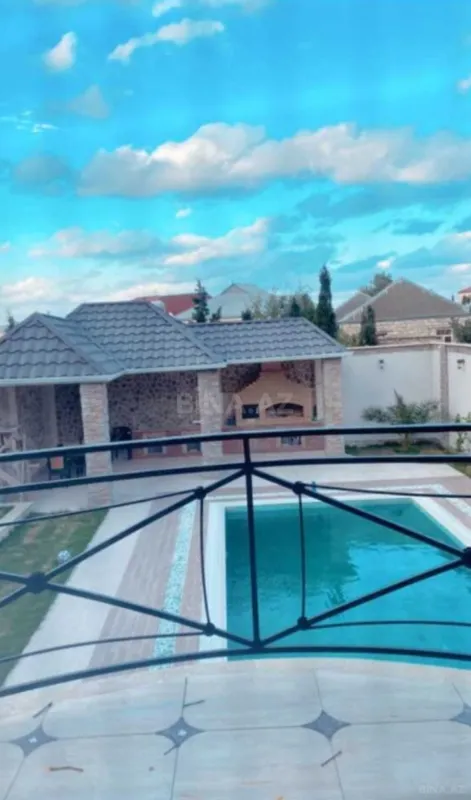 Satılır 5 otaqlı həyət evi 230 m²