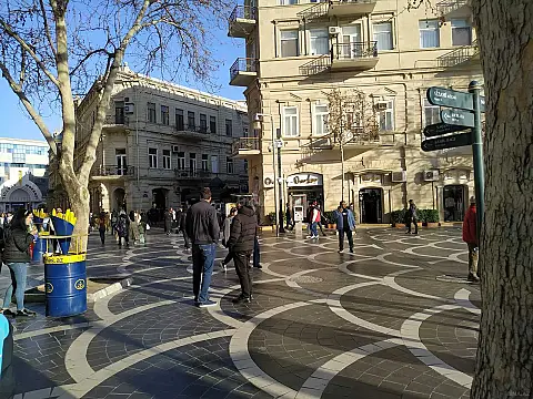 Kirayə verilir 3 otaqlı mənzil 80 m² — Bakı 3 otaq 80.00 m²