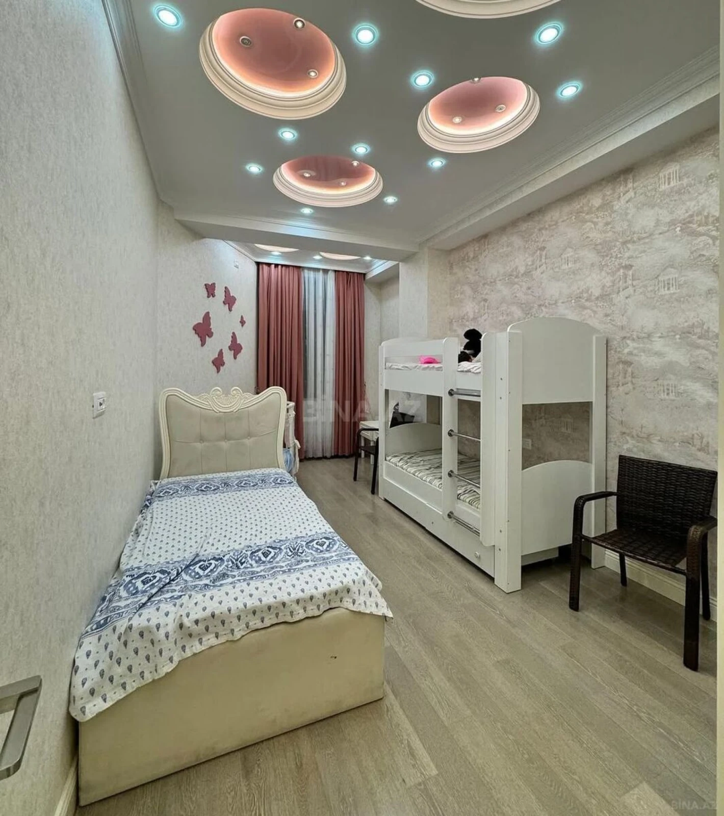Satılır 3 otaqlı mənzil 122 m²