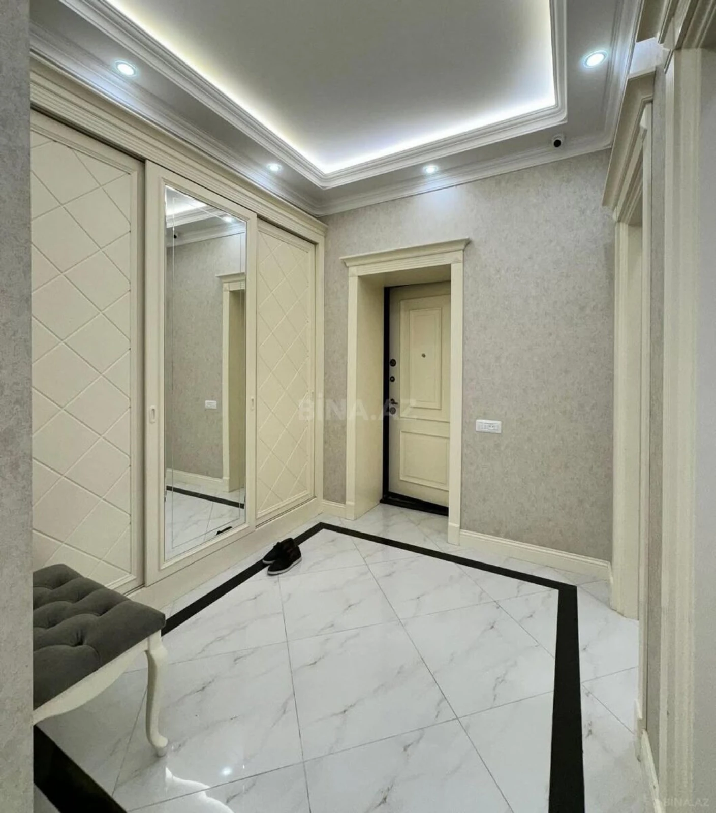 Satılır 3 otaqlı mənzil 122 m²