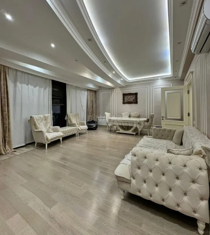 Satılır 3 otaqlı mənzil 122 m²