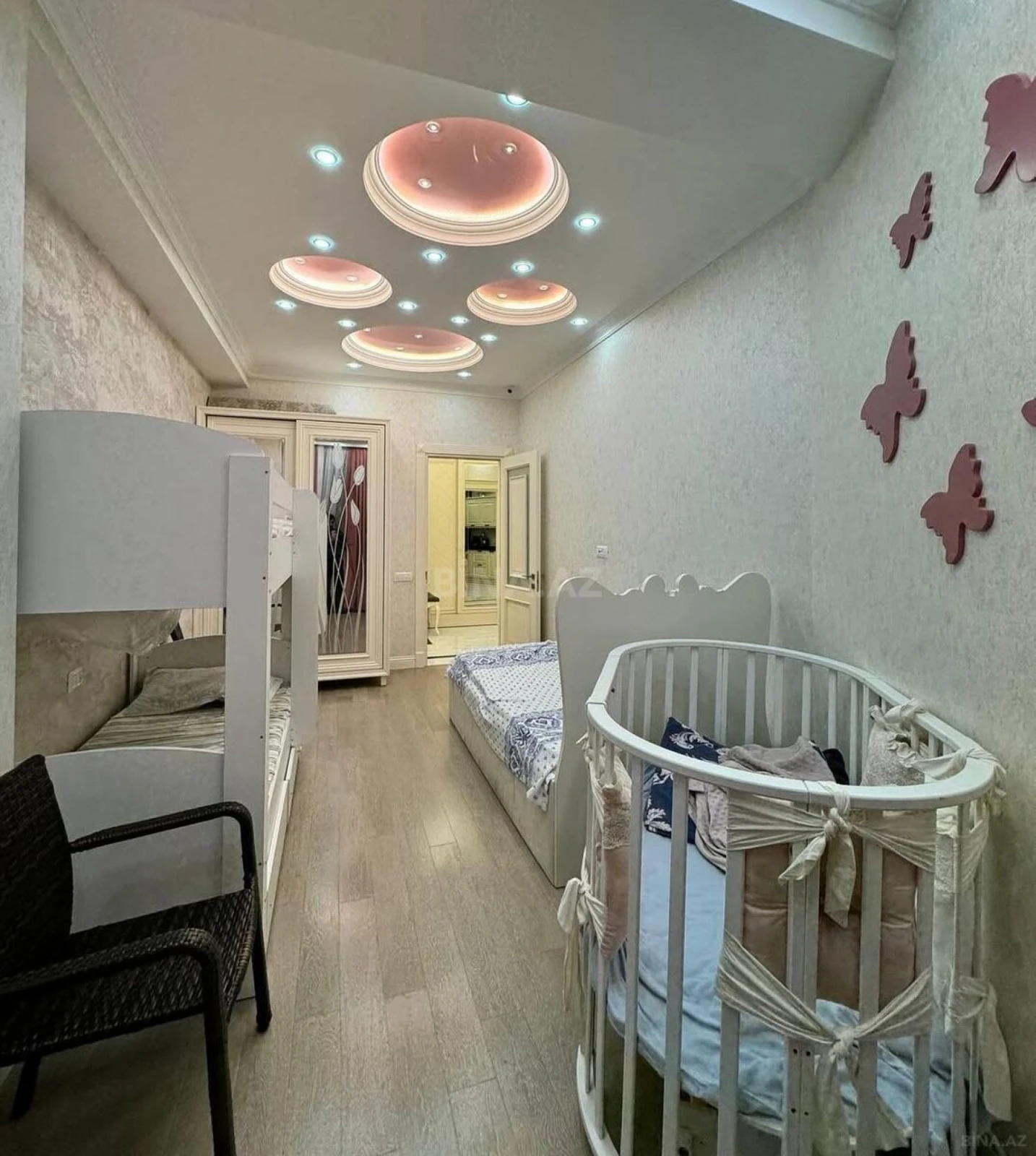 Satılır 3 otaqlı mənzil 122 m²