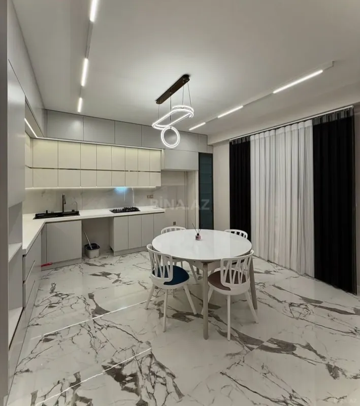 Satılır 3 otaqlı mənzil 122 m²