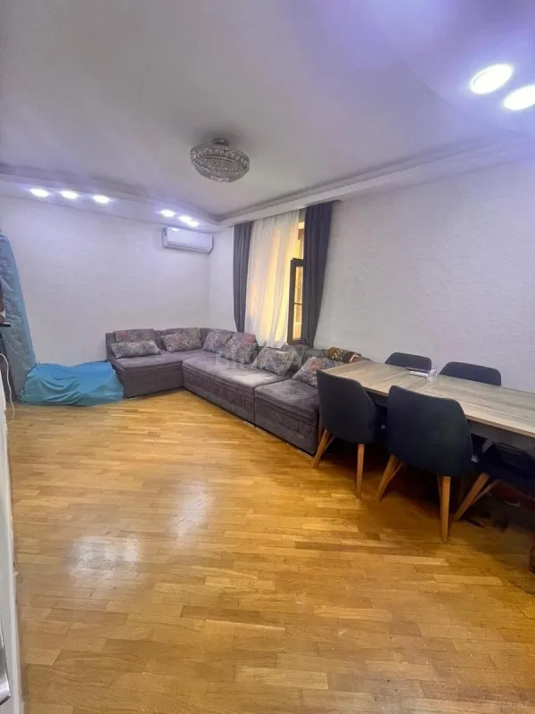 Kirayə verilir 2 otaqlı mənzil 60 m²
