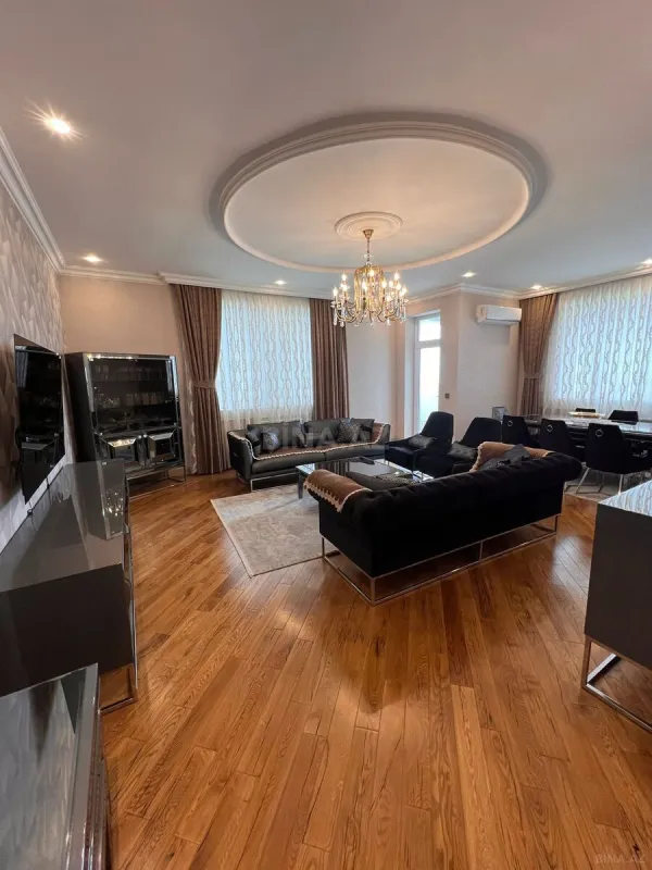 Satılır 6 otaqlı mənzil 195 m²