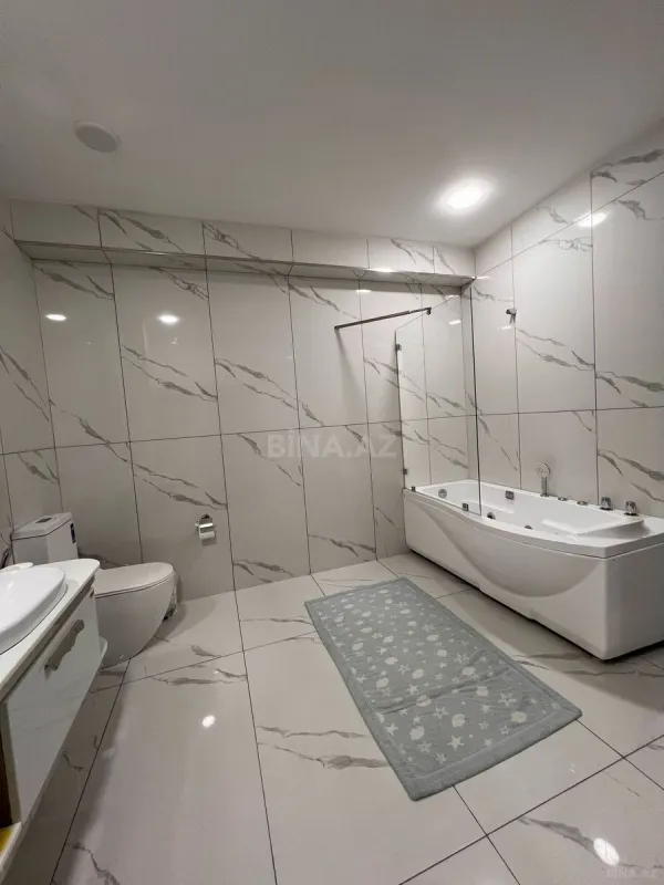 Satılır 6 otaqlı mənzil 195 m²