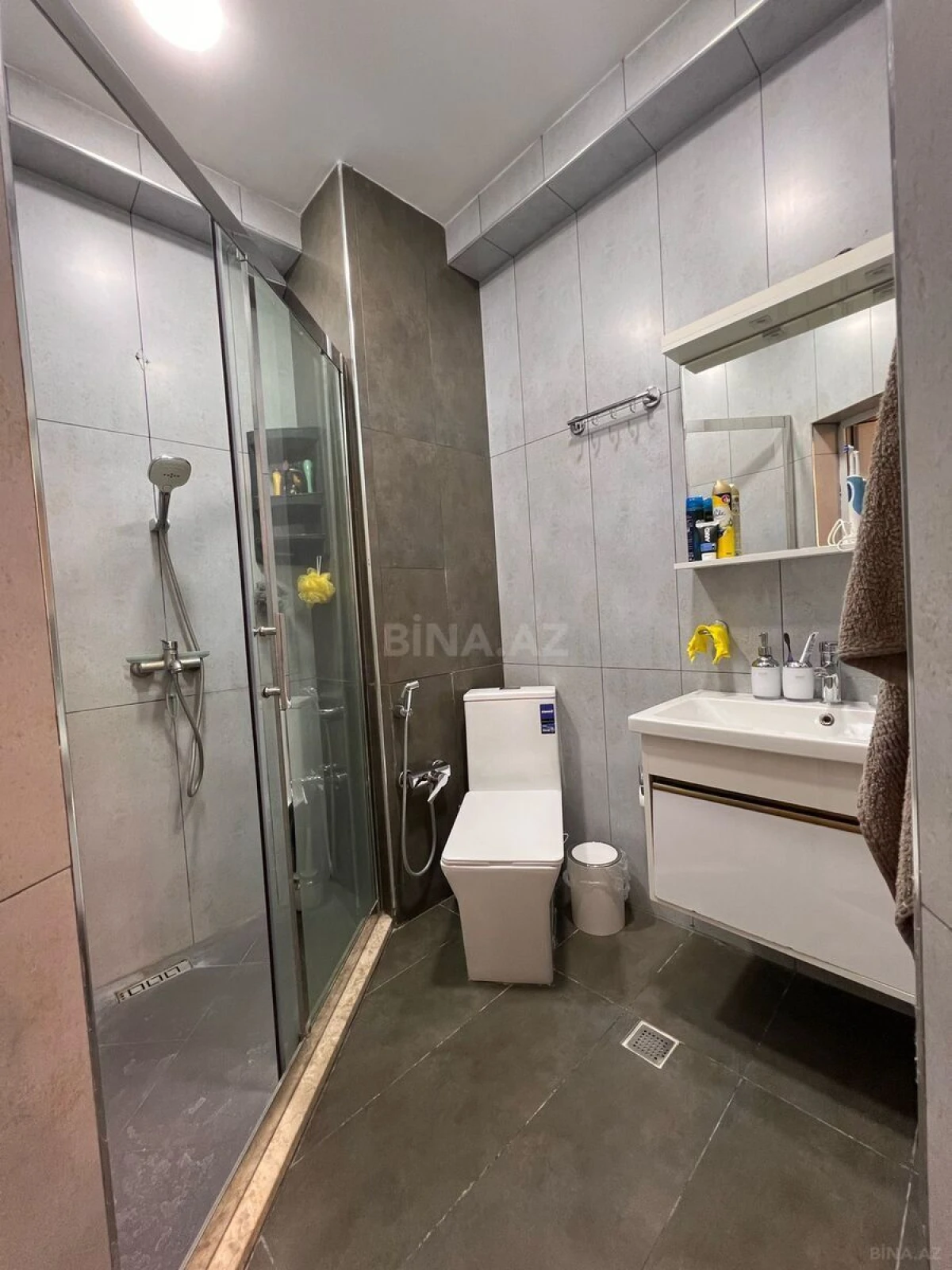 Satılır 6 otaqlı mənzil 195 m²