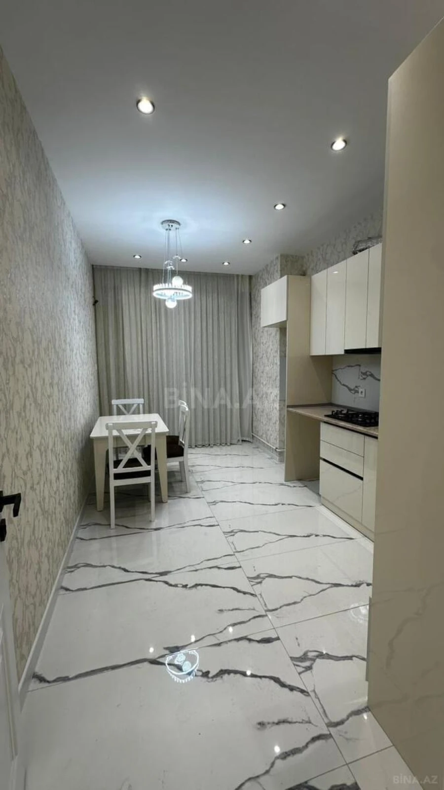 Satılır 2 otaqlı mənzil 81 m²