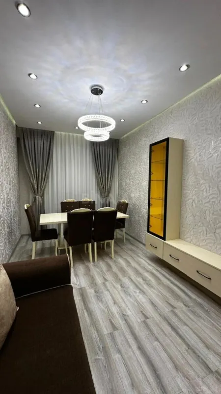 Satılır 2 otaqlı mənzil 81 m²