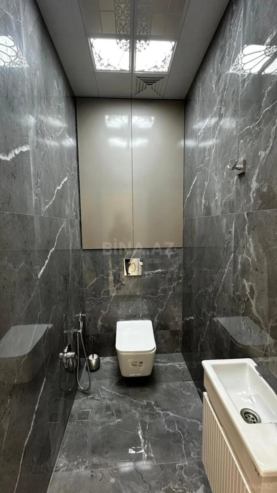 Satılır 2 otaqlı mənzil 81 m²