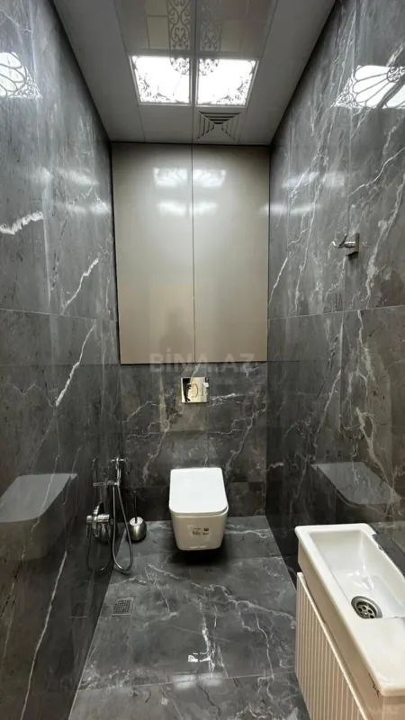 Satılır 2 otaqlı mənzil 81 m²
