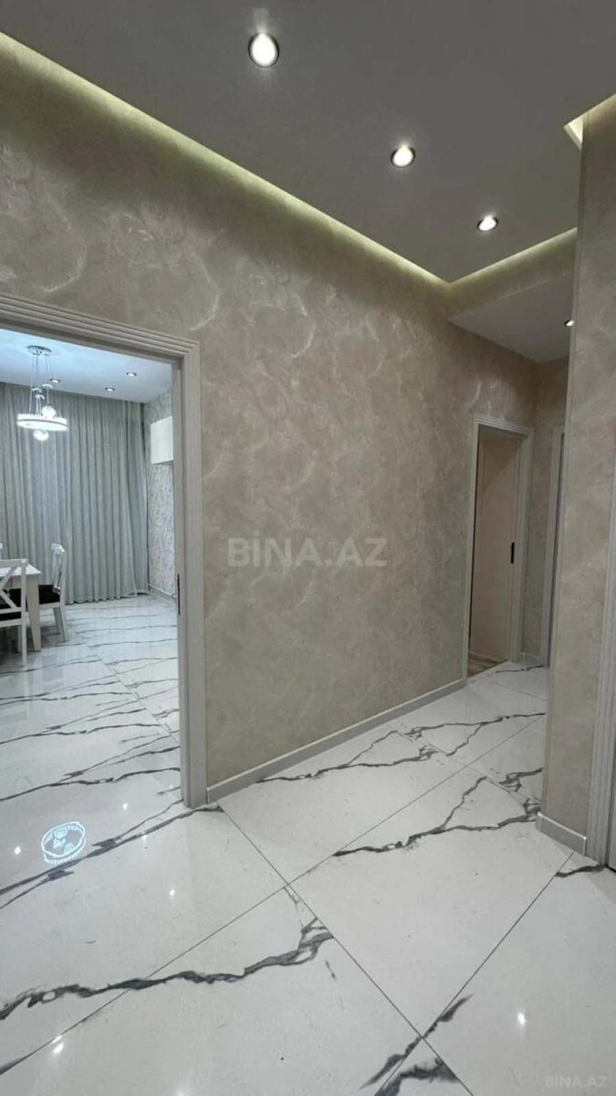 Satılır 2 otaqlı mənzil 81 m²