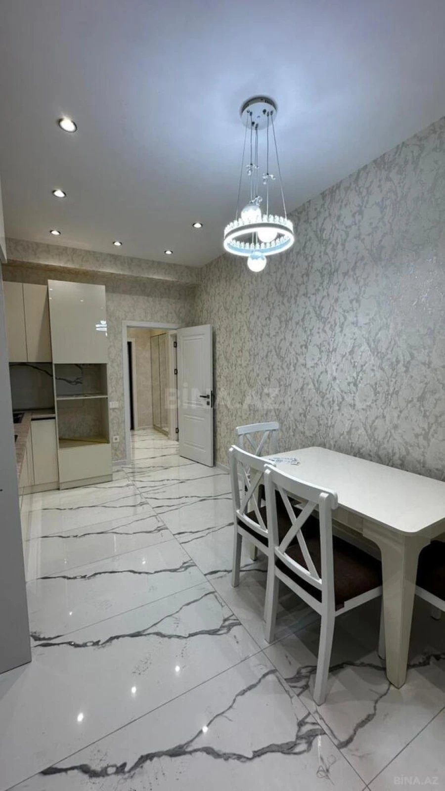 Satılır 2 otaqlı mənzil 81 m²