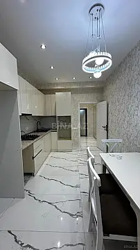 Satılır 2 otaqlı mənzil 81 m²