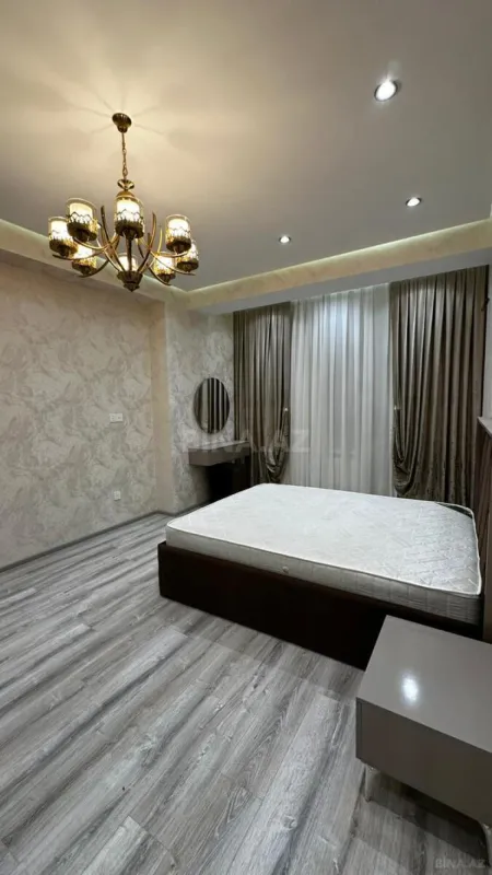 Satılır 2 otaqlı mənzil 81 m²