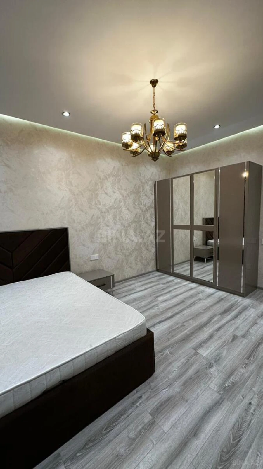 Satılır 2 otaqlı mənzil 81 m²