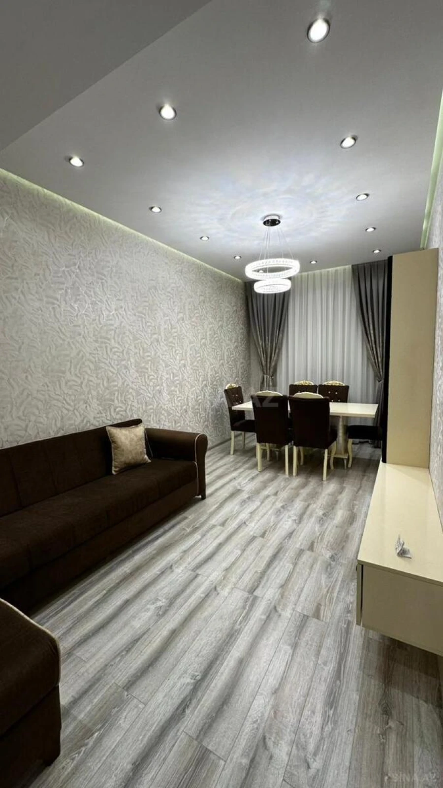 Satılır 2 otaqlı mənzil 81 m²