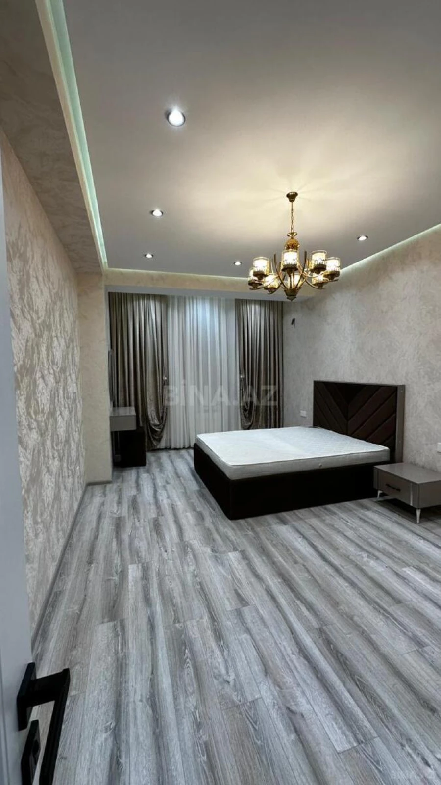 Satılır 2 otaqlı mənzil 81 m²
