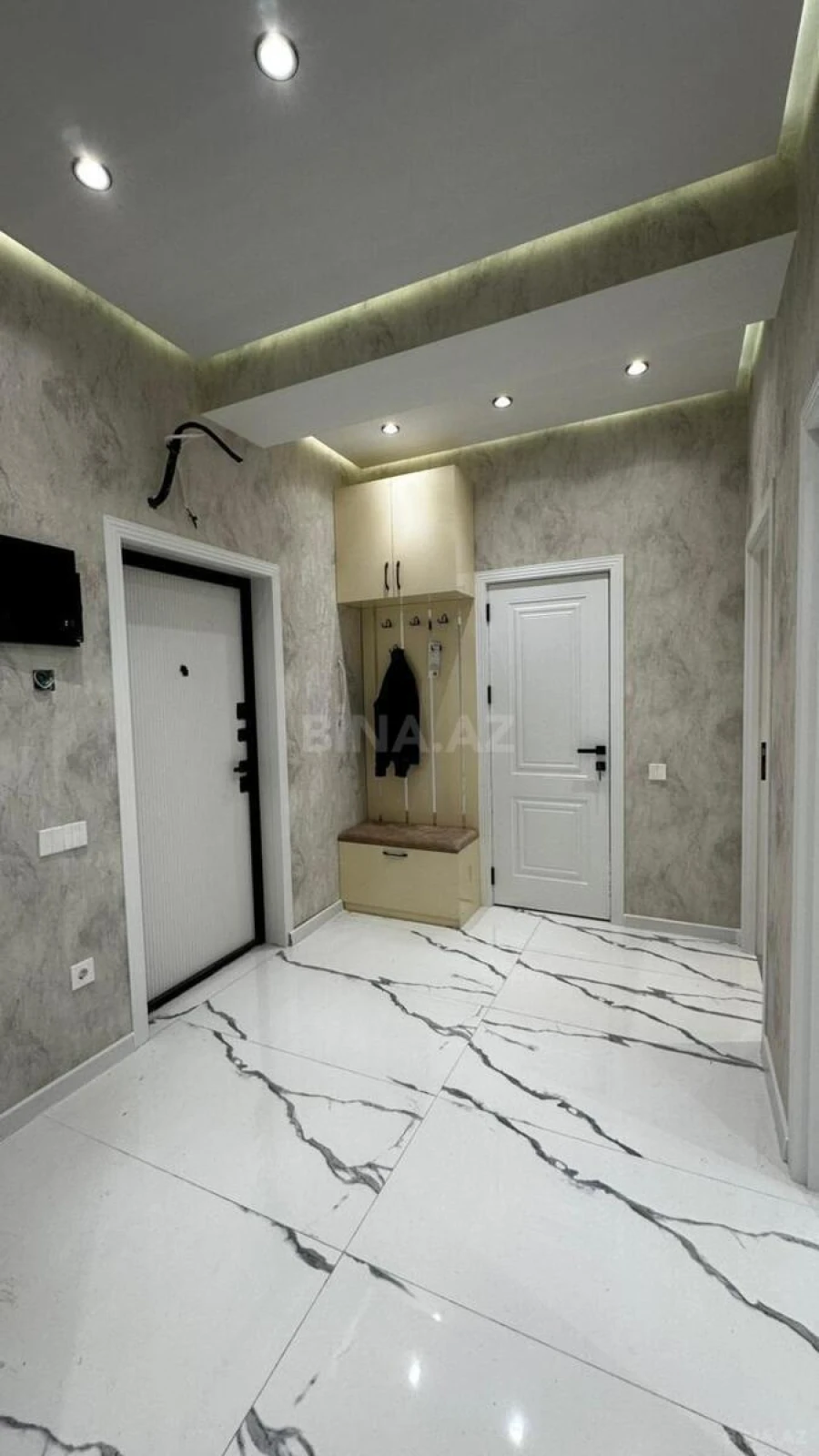 Satılır 2 otaqlı mənzil 78 m²