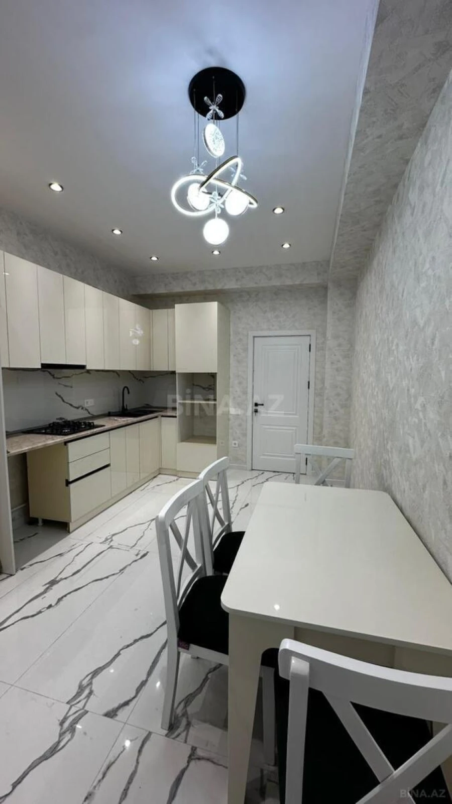 Satılır 2 otaqlı mənzil 78 m²