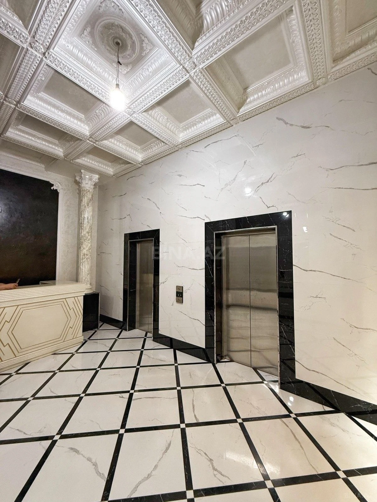 Satılır 4 otaqlı mənzil 162 m²