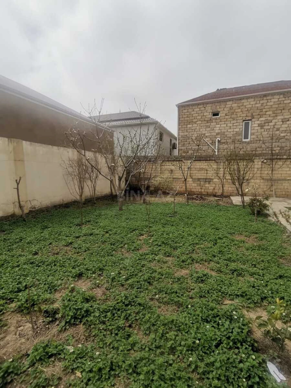 Satılır 6 otaqlı həyət evi 180 m²