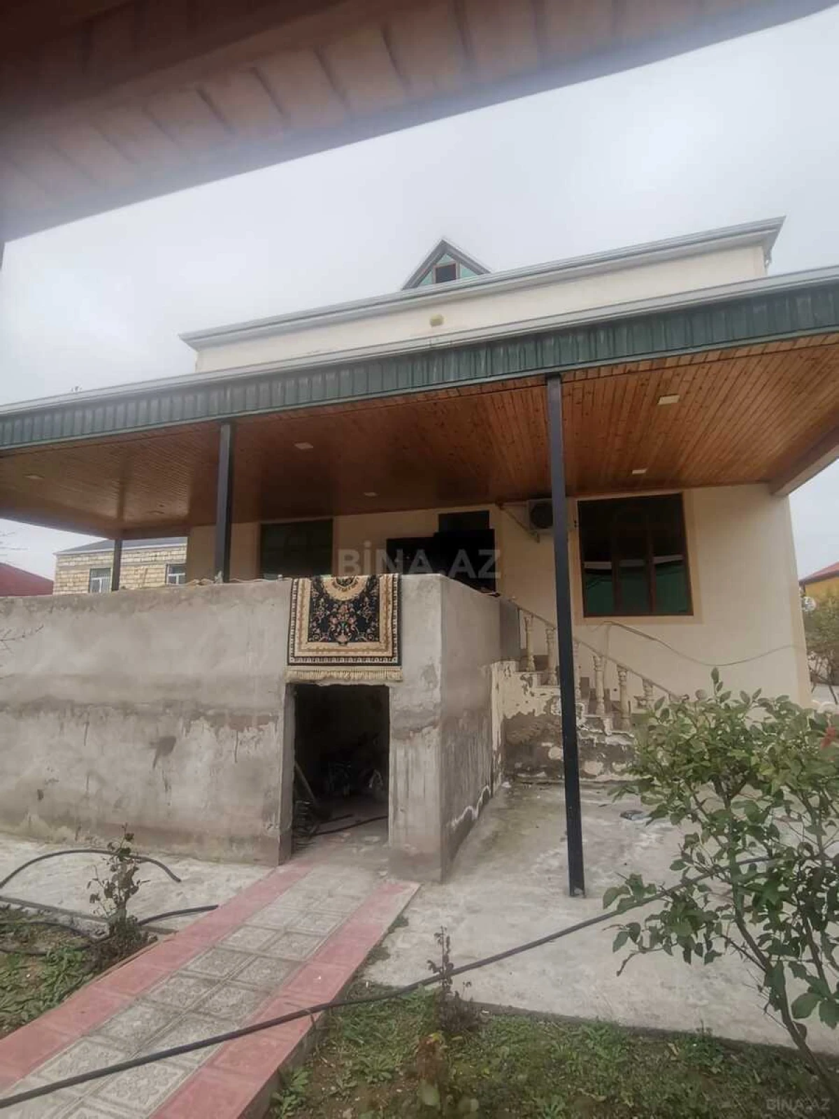 Satılır 6 otaqlı həyət evi 180 m²