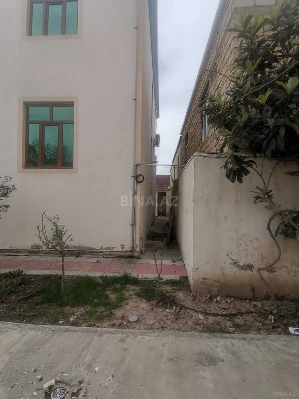 Satılır 6 otaqlı həyət evi 180 m²