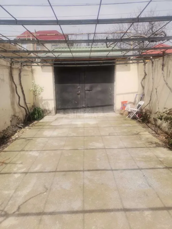 Satılır 6 otaqlı həyət evi 180 m²