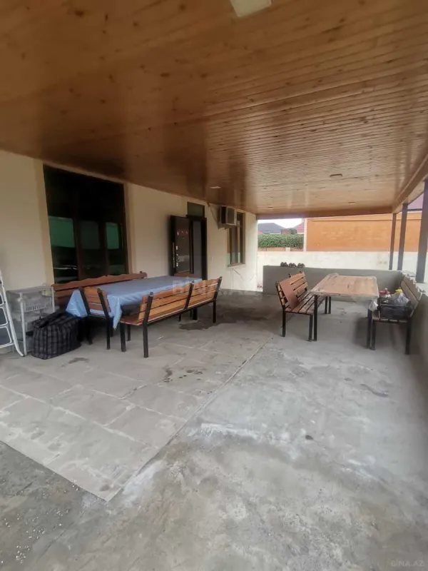Satılır 6 otaqlı həyət evi 180 m²