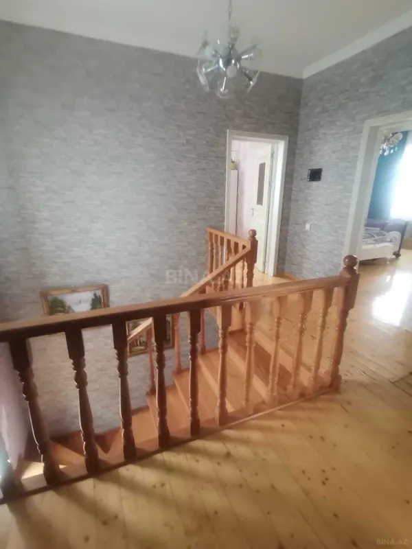 Satılır 6 otaqlı həyət evi 180 m²