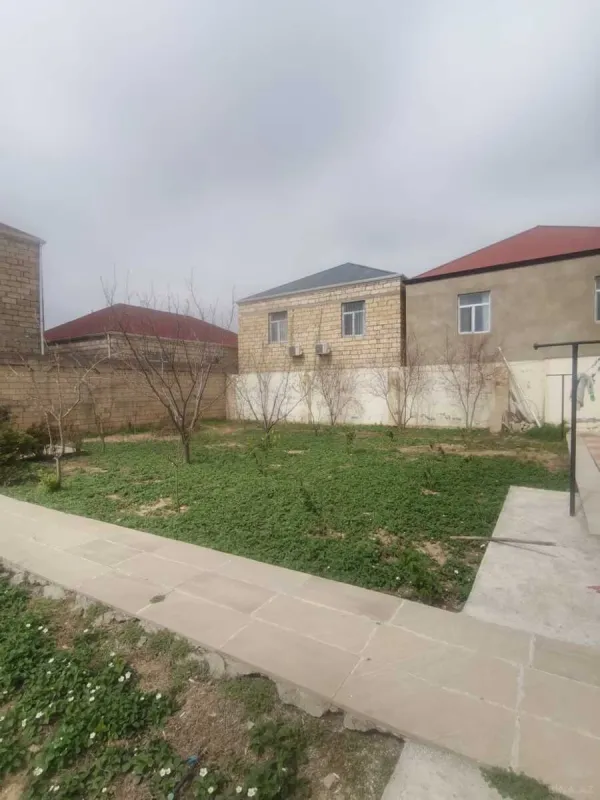 Satılır 6 otaqlı həyət evi 180 m²