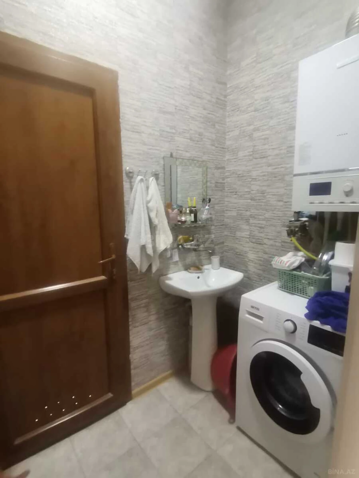 Satılır 6 otaqlı həyət evi 180 m²