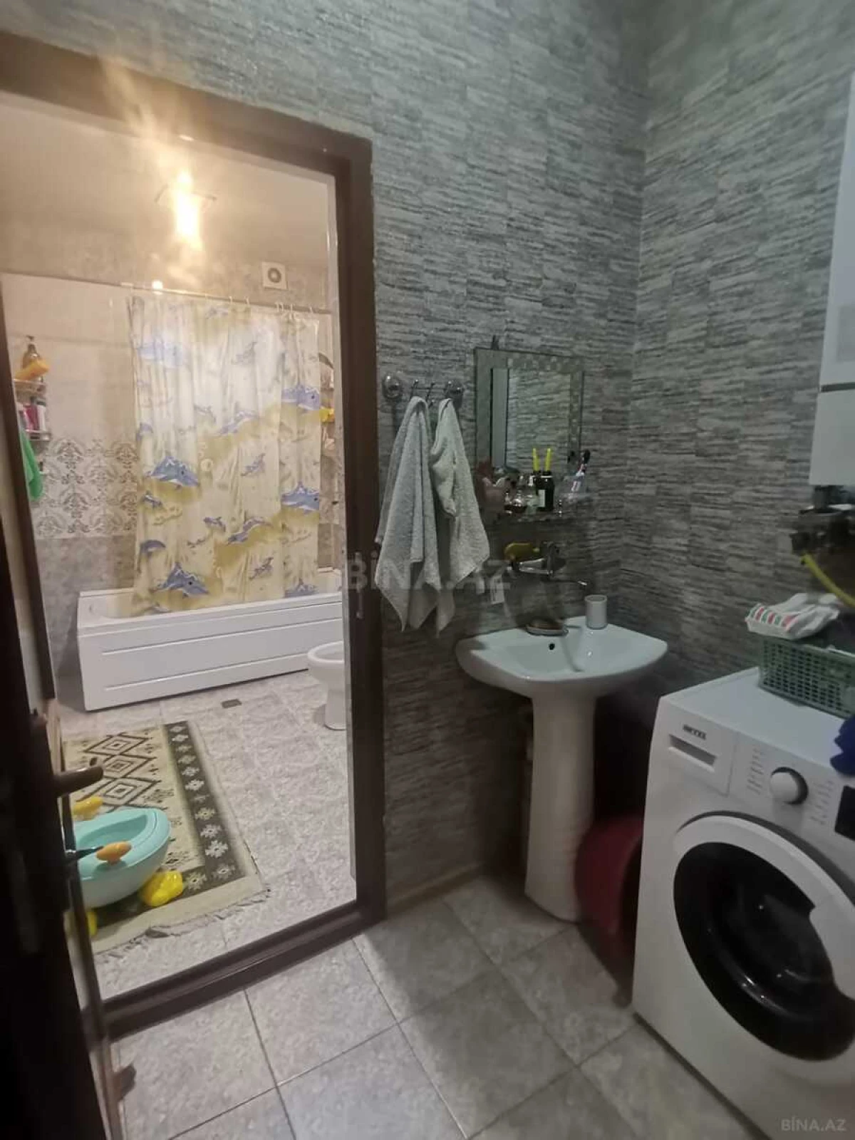 Satılır 6 otaqlı həyət evi 180 m²
