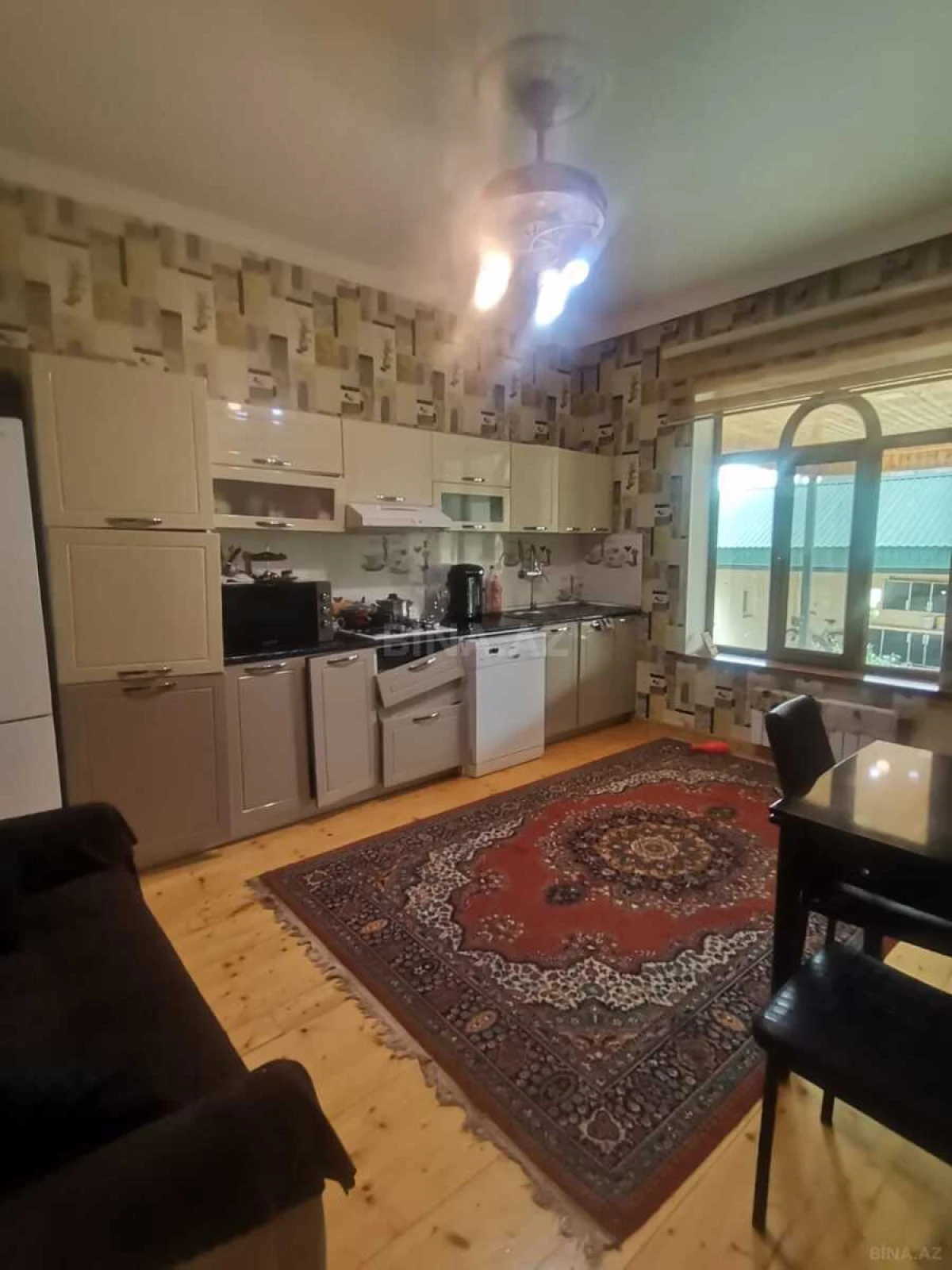 Satılır 6 otaqlı həyət evi 180 m²