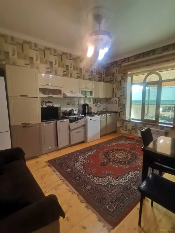 Satılır 6 otaqlı həyət evi 180 m²