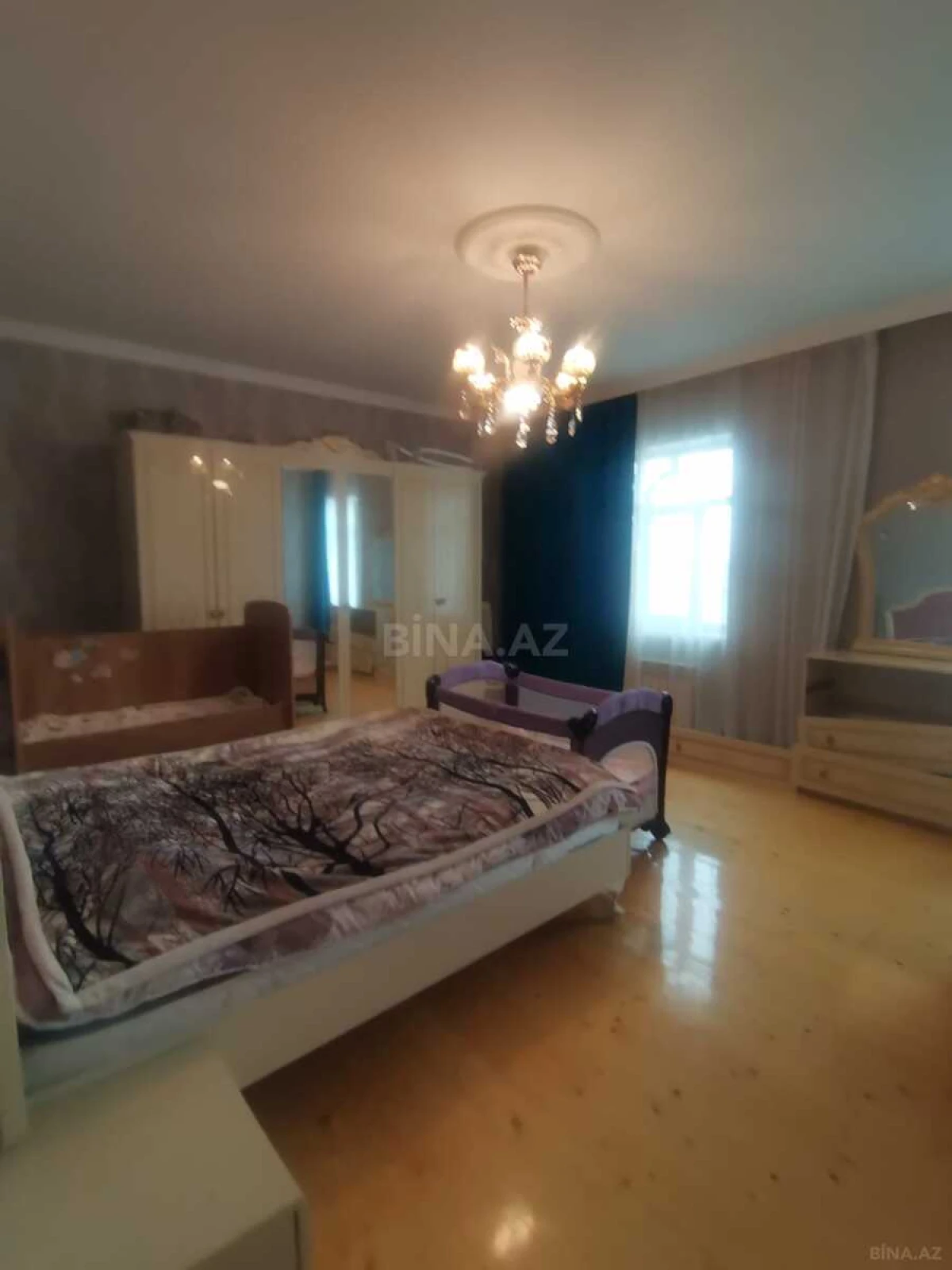 Satılır 6 otaqlı həyət evi 180 m²