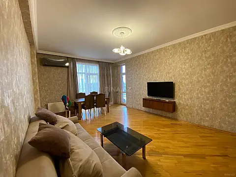 Kirayə verilir 2 otaqlı mənzil 87 m²
