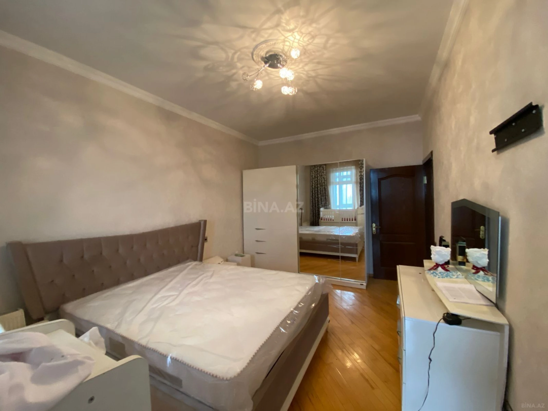 Kirayə verilir 2 otaqlı mənzil 87 m²