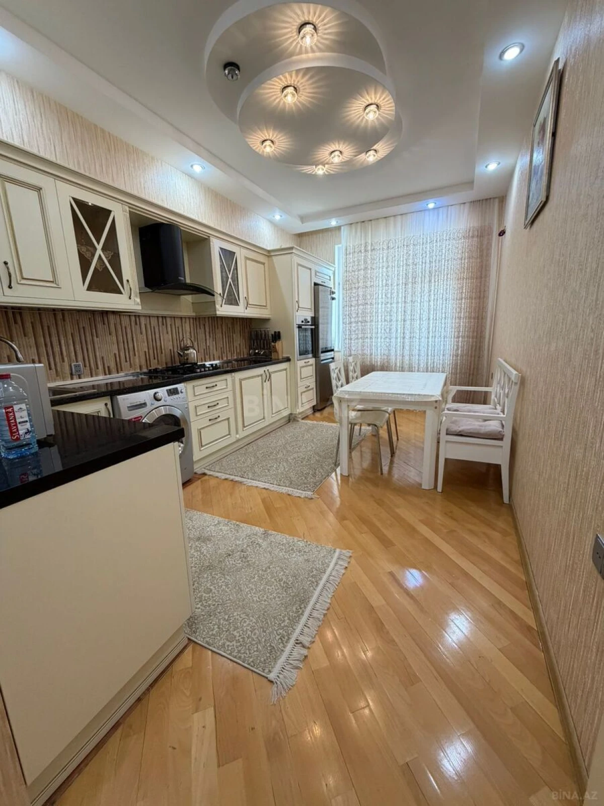 Satılır 3 otaqlı mənzil 118 m²
