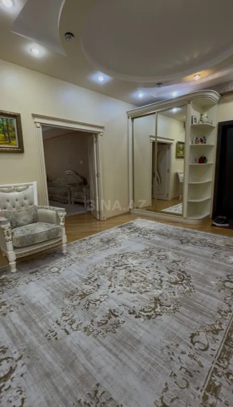Satılır 3 otaqlı mənzil 118 m²