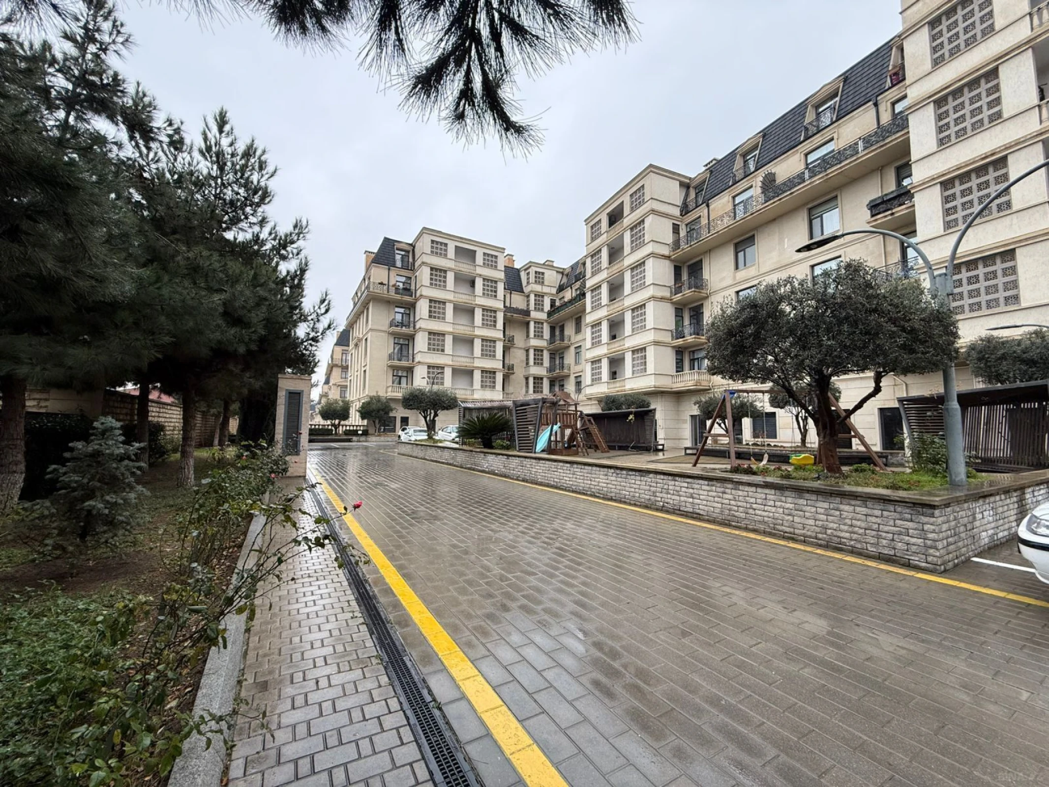 Satılır 3 otaqlı mənzil 123 m²