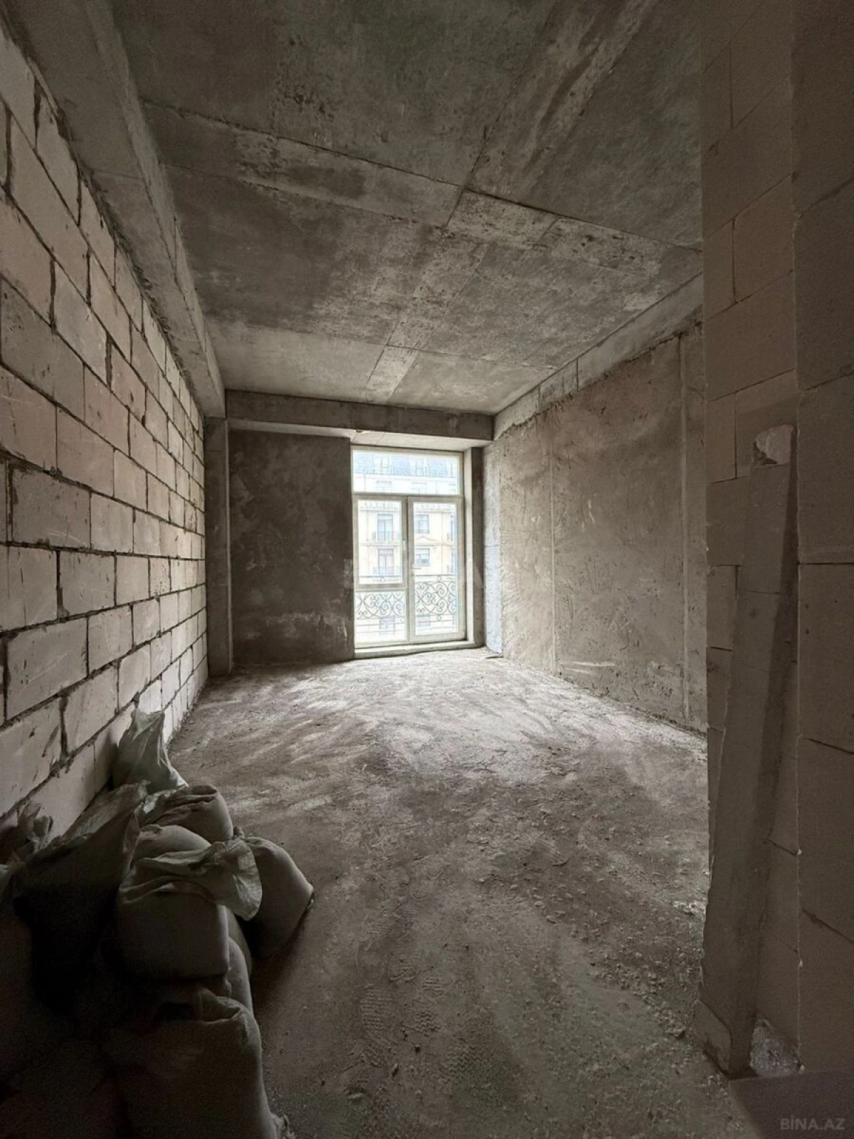 Satılır 3 otaqlı mənzil 123 m²