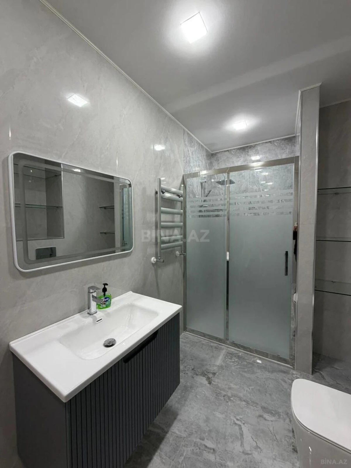 Satılır 3 otaqlı mənzil 130 m²