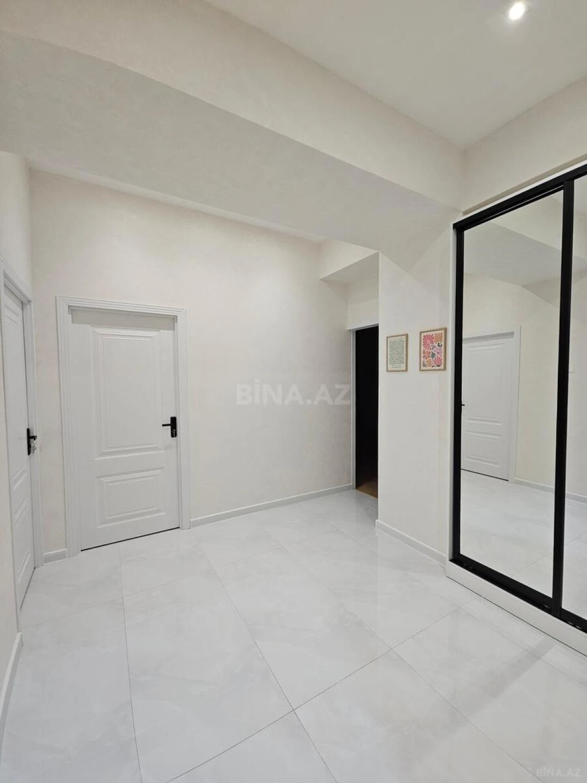 Satılır 3 otaqlı mənzil 130 m²