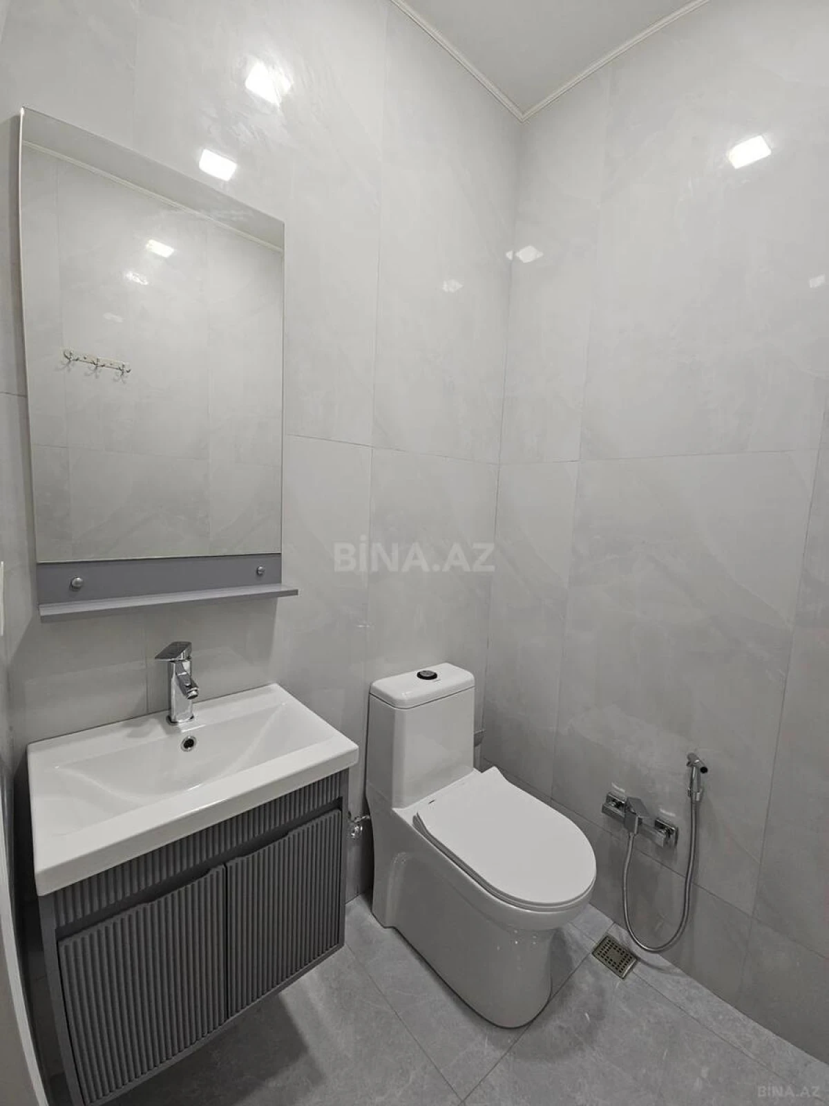 Satılır 3 otaqlı mənzil 130 m²